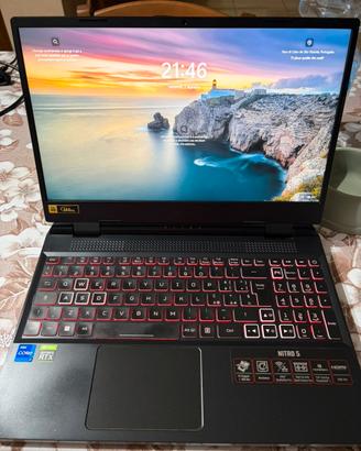 Acer Nitro 5 - i7-12700H, RTX 3060, 16 GB di ram.