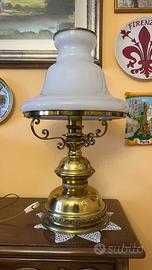 Lampada vintage in ottone