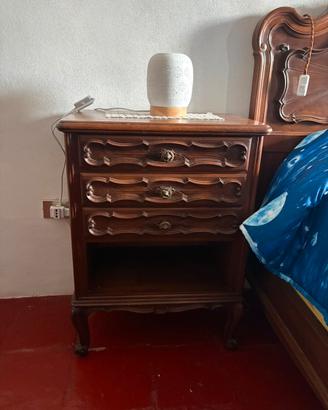 Letto e comodino