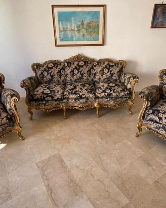 Divano e poltrone antiche