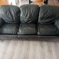 Divano in pelle nera