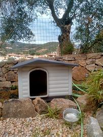 Cuccia per cani da esterno.
