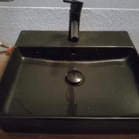 lavandino bagno nero su mobile in ferro