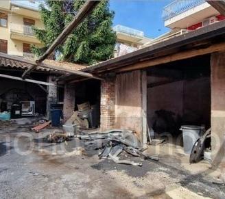 Deposito con cortile a Riposto