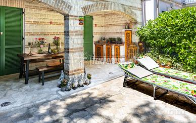 TRILOCALE CON GIARDINO E GARAGE