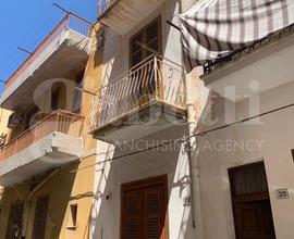 Casa indipendente su 3 elevazioni P/3