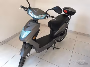 Scooter bici elettrica a pedala assistita