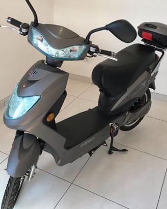 Scooter bici elettrica a pedala assistita