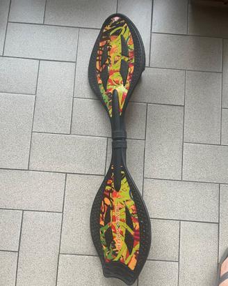 Skateboard cruiser con ruota di scorta