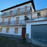 Villa plurifamigliare con dependance