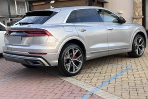 AUDI Q8 FULL