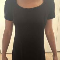 Vestito nero in velluto a maniche corte