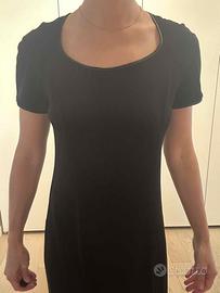 Vestito nero in velluto a maniche corte