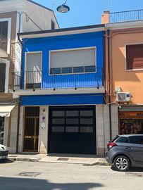 C erchi una casa cielo-terra nel Borgo Marinaro?
