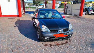 RENAULT Clio - 2006