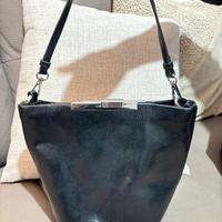 La borsa di Zara