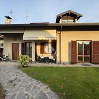 VILLA A SCHIERA A GALLIATE