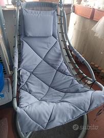 Sedia a dondolo con tappeto