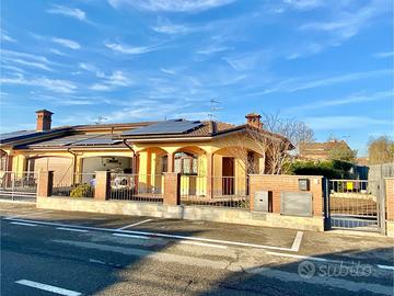 Villa su un solo livello con piscina