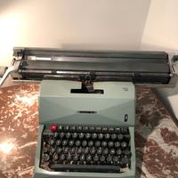 Macchina da scrivere Olivetti 82 Carrello 220