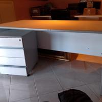 scrivania ufficio