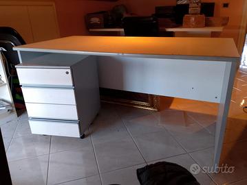 scrivania ufficio