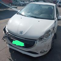 Peugeot 208 del 2015 per ricambi