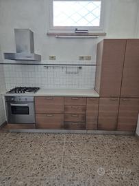 Cucina completa di elettrodomestici