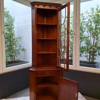 Vetrina angolare, stile inglese