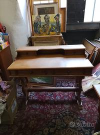 Scrivania di legno massello 