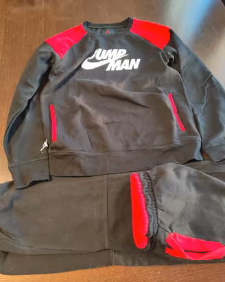 Lotto di tute Adidas e Nike Jordan per ragazzo 