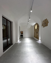 Attività commerciale via Montevergini 5