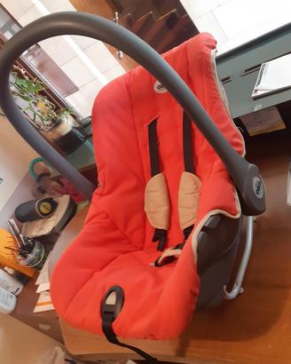 Seggiolino auto della marca CAM