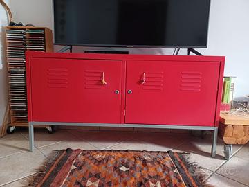 Mobile in metallo rosso di Ikea