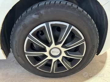 Cerchi in ferro con gomme invernali da 14”