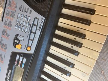 Tastiera Yamaha PSR 175 con piedistallo originale