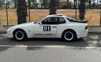Porsche 944