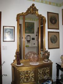 Consolle con grande specchio dorato e tavolino