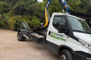 Iveco 70-210 allestimento gru inpianto scarrabile