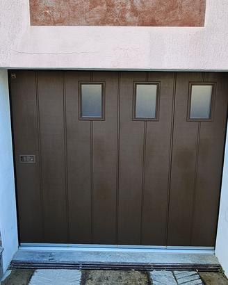 Portone per il garage motorizzato