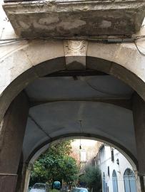 Intero stabile del 700