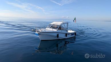 Barca a Motore per Pesca/Crociera