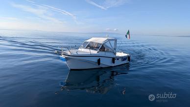 Barca a Motore per Pesca/Crociera