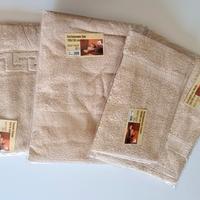 Asciugamani e tappeto bagno