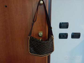 louis vuitton messenger bag