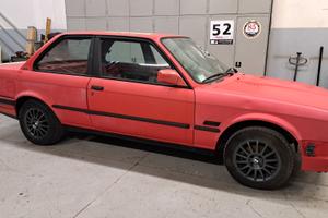 318 is e30