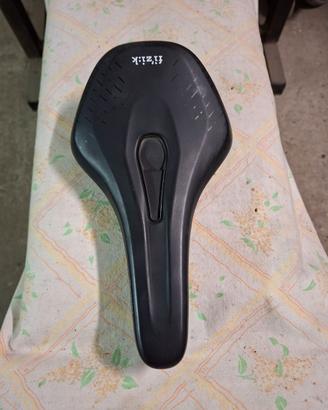 Selle bici. La Fizik 50€ le altre 20€/cad.