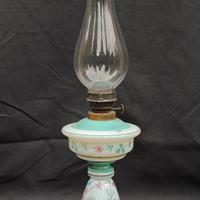 Opalina, Lume a olio in opale dell'800 con decoro