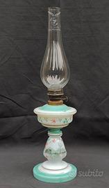 Opalina, Lume a olio in opale dell'800 con decoro