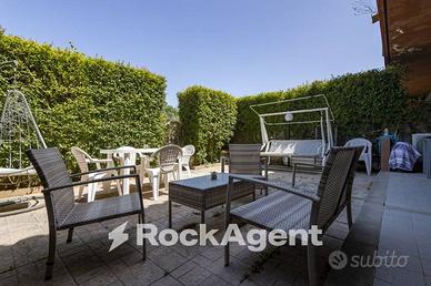 APPARTAMENTO INDIPENDENTE CON PATIO ESTERNO E POST